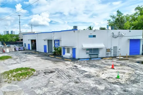 15221 NE 21st Ave, North Miami Beach FL 33162