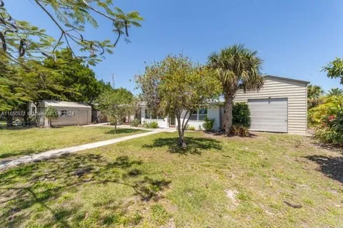 1014 E Anchor LN, Moore Haven FL 33471