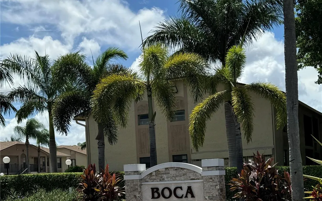 9539 Boca Cove Cir # 105, Boca Raton FL 33428