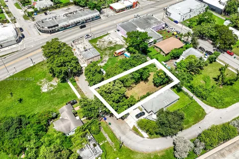 665 NW 43rd St, Miami FL 33127