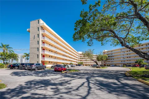 2999 POINT EAST DR # 607, Aventura FL 33160