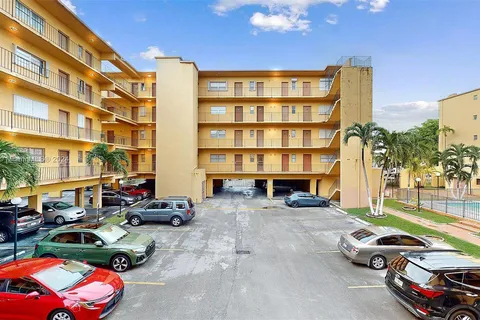 1900 W 54th St # 114, Hialeah FL 33012