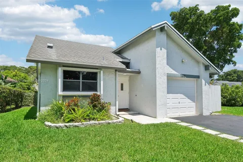 7333 NW 38th Pl, Coral Springs FL 33065