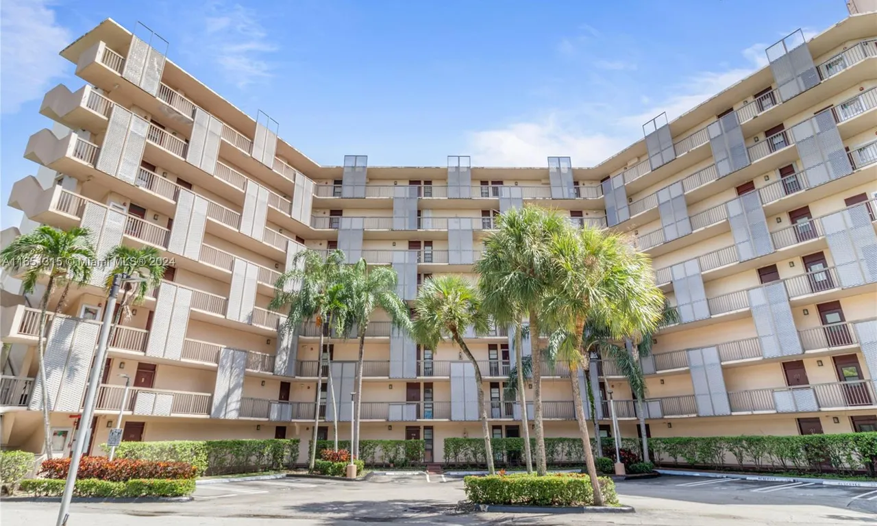 3301 N Country Club Dr # 312, Aventura FL 33180