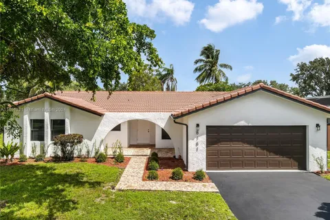 8151 NW 2nd Mnr, Coral Springs FL 33071