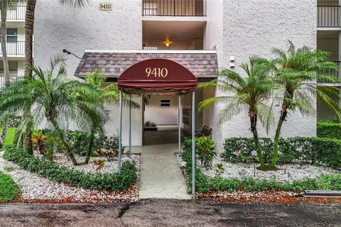 9410 Poinciana Pl # 209, Davie FL 33324