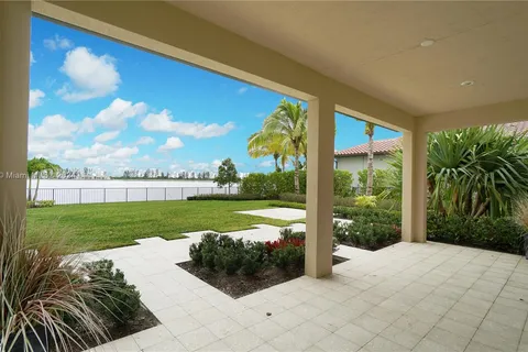 8725 Parkland Bay Dr, Parkland FL 33076