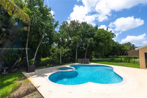 402 SW 200th Terrace, Pembroke Pines FL 33029