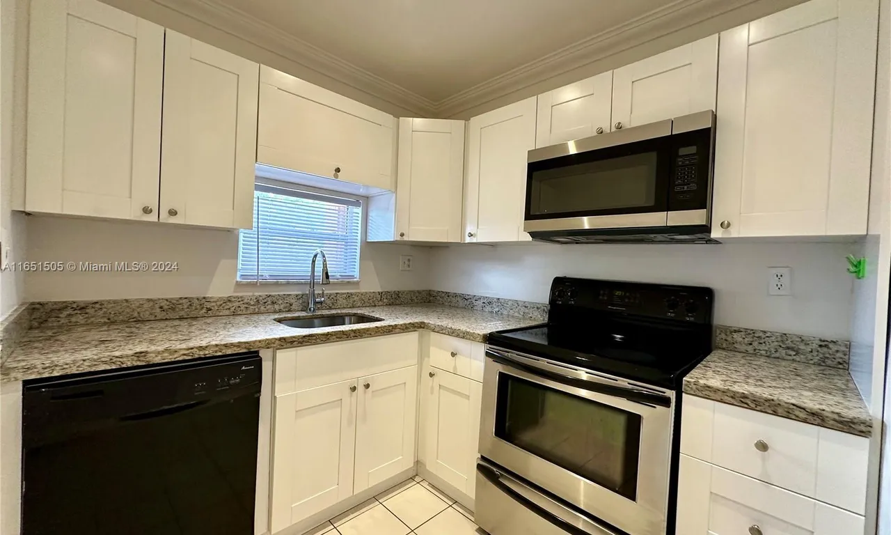 8940 S Hollybrook Blvd # 307, Pembroke Pines FL 33025