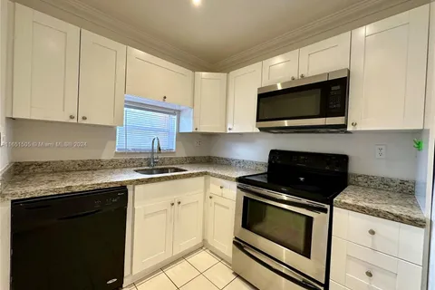 8940 S Hollybrook Blvd # 307, Pembroke Pines FL 33025