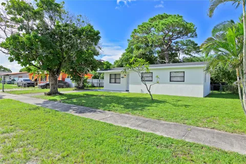 3031 NW 210th Ter, Miami Gardens FL 33056