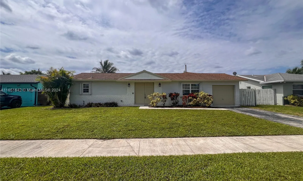 8620 NW 46th St, Lauderhill FL 33351