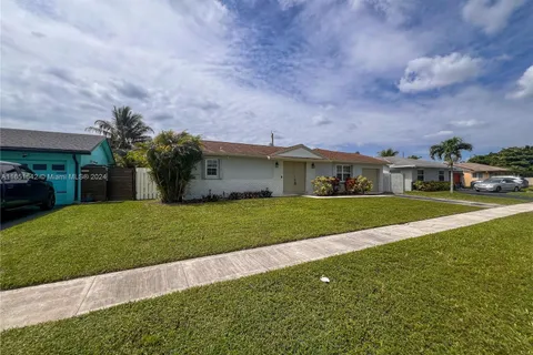 8620 NW 46th St, Lauderhill FL 33351