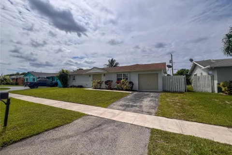 8620 NW 46th St, Lauderhill FL 33351