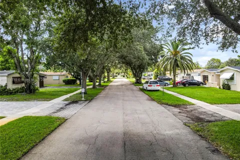 8953 SW 53rd St, Cooper City FL 33328