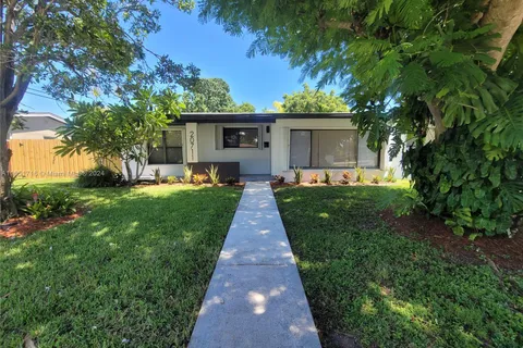 20711 Eagle Nest Rd, Cutler Bay FL 33189