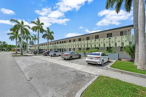 941 NE 169th St # 102, North Miami Beach FL 33162