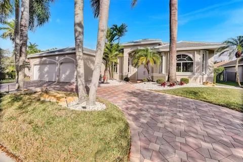 3772 Oak Ridge Cir, Weston FL 33331