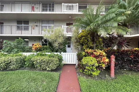 25 Abbey Ln # 103, Delray Beach FL 33446