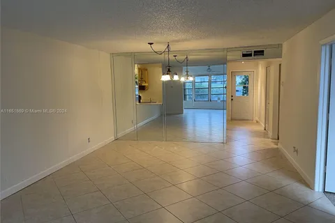 25 Abbey Ln # 103, Delray Beach FL 33446