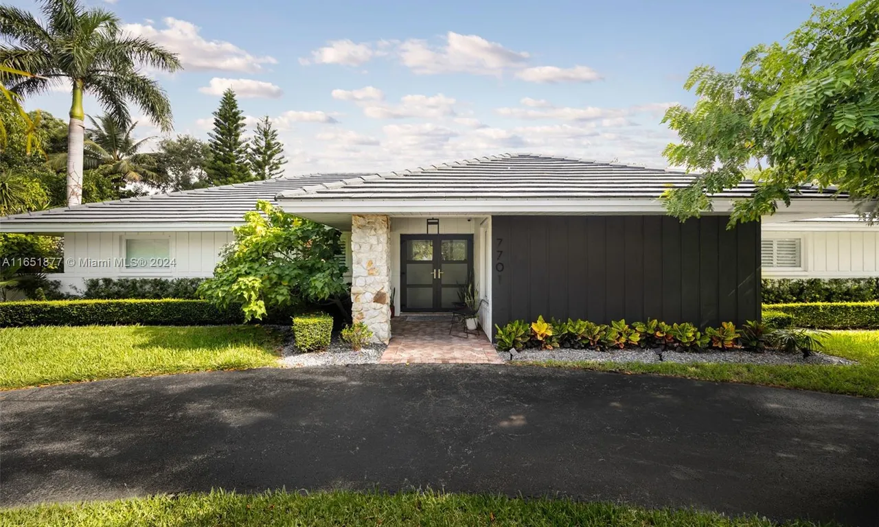 7701 SW 176th St, Palmetto Bay FL 33157