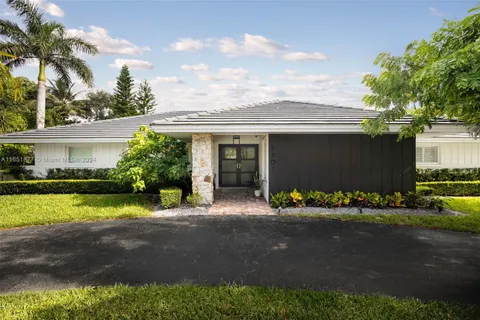 7701 SW 176th St, Palmetto Bay FL 33157