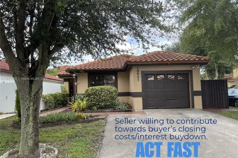 19647 NW 85th Ave, Hialeah FL 33015