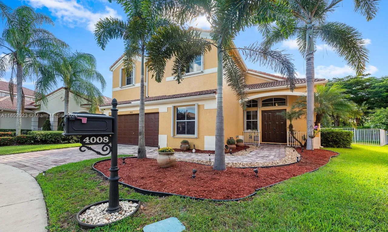 4008 Staghorn Ln, Weston FL 33331