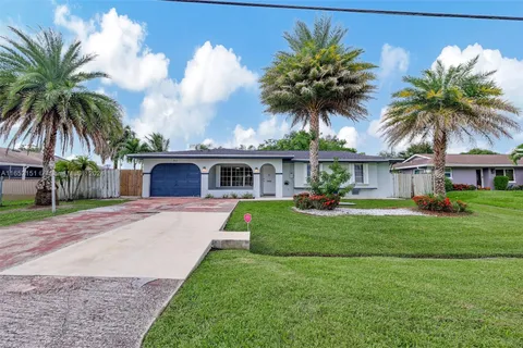 711 SE Floresta Dr, Port St. Lucie FL 34983