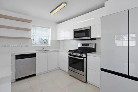 720 Collins Ave # 403, Miami Beach FL 33139