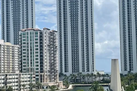 500 Bayview Dr # 527, Sunny Isles Beach FL 33160