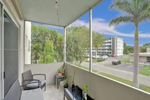 4900 Washington St # 203, Hollywood FL 33021