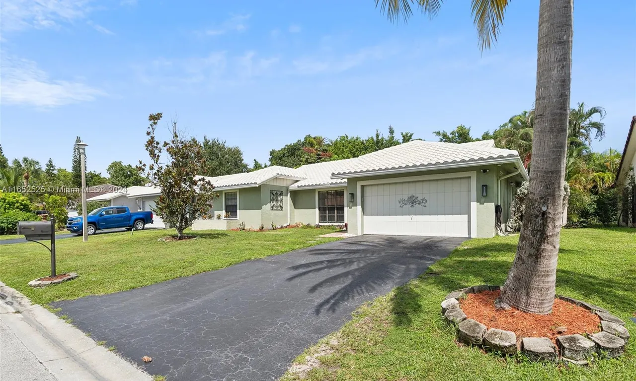 2145 NW 85th Ln, Coral Springs FL 33071