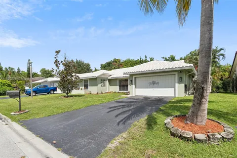 2145 NW 85th Ln, Coral Springs FL 33071