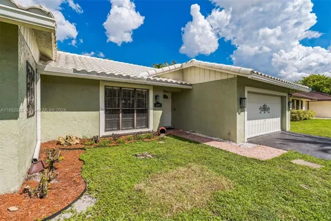 2145 NW 85th Ln, Coral Springs FL 33071