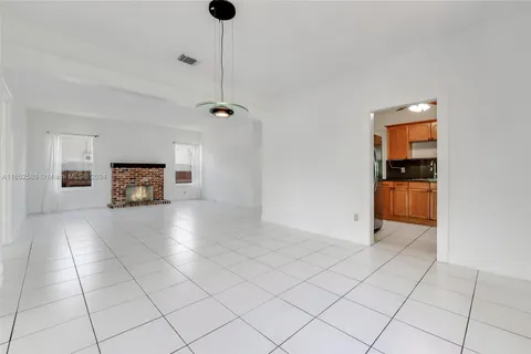 2112 SW 17th St, Miami FL 33145