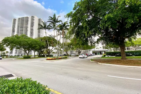 3701 N Country Club Dr # 508, Aventura FL 33180