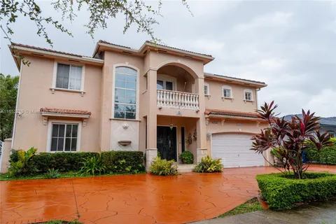 16533 NW 77th Path, Miami Lakes FL 33016