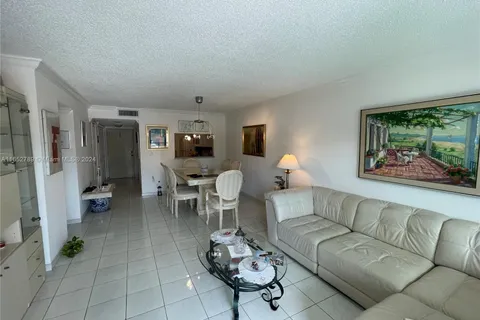 7801 Abbott Ave # 302, Miami Beach FL 33141