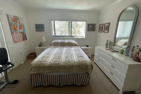 7801 Abbott Ave # 302, Miami Beach FL 33141