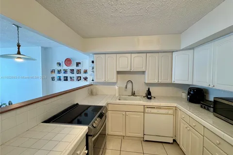 20400 W Country Club Dr # 814, Aventura FL 33180