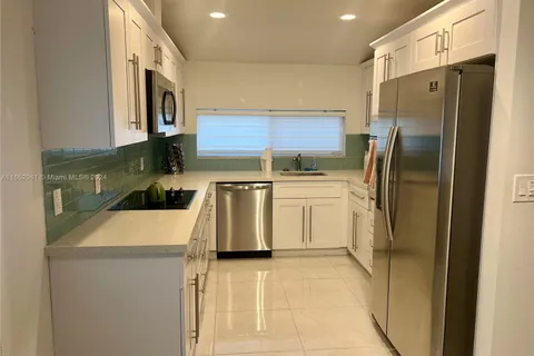 272 NW 91st St, El Portal FL 33150
