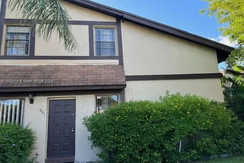 1851 Bayberry Dr, Pembroke Pines FL 33024