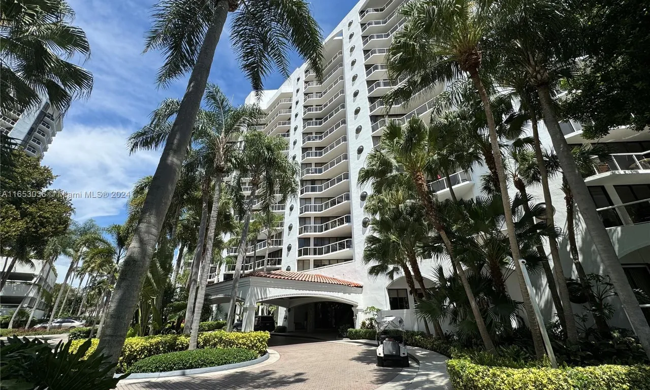 3610 Yacht Club Dr # 906, Aventura FL 33180