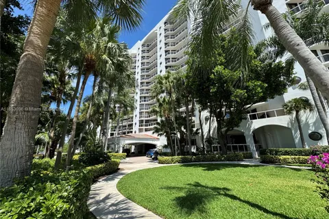 3610 Yacht Club Dr # 906, Aventura FL 33180