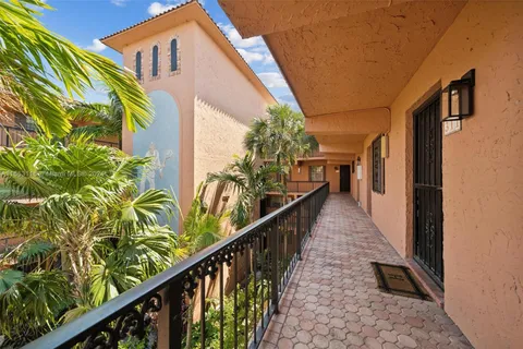 620 Tennis Club Dr # 311, Fort Lauderdale FL 33311