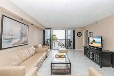 2301 S Ocean Dr # 301, Hollywood FL 33019