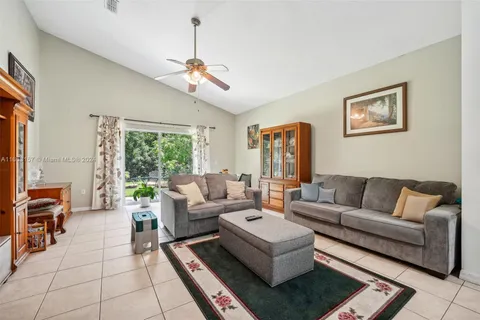 1009 Hacienda Cir, Kissimmee FL 34741