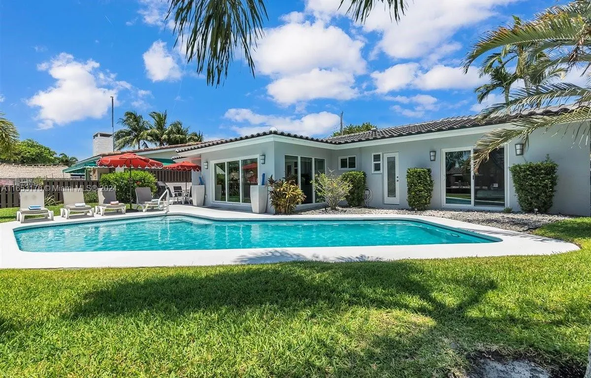 2225 NE 20th Ave, Wilton Manors FL 33305