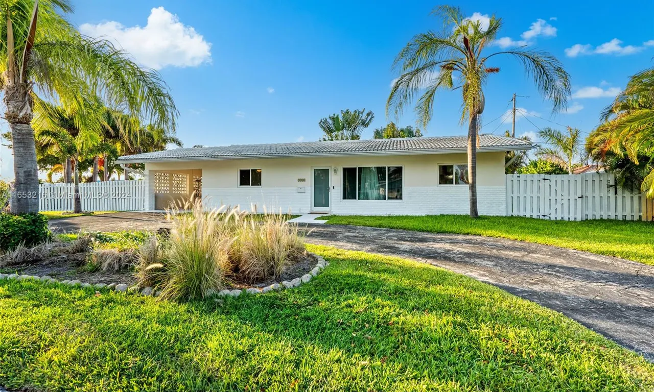 2231 NE 38th St, Lighthouse Point FL 33064